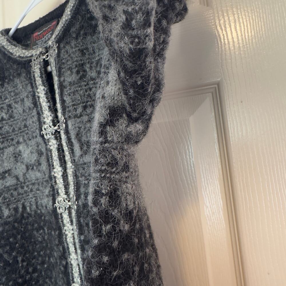 Norwool of Norway Vintage Metal Clasp Cardigan‎ Size M Pure Wool Reindeer Nordic - Picture 6 of 7